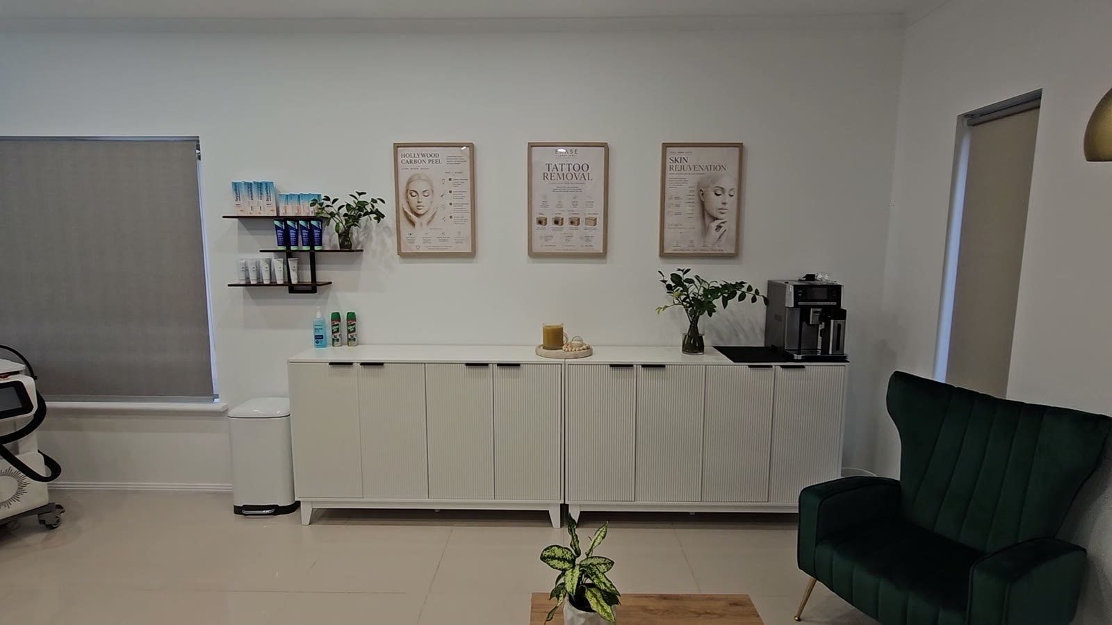 Skin rejuvenation treatment room